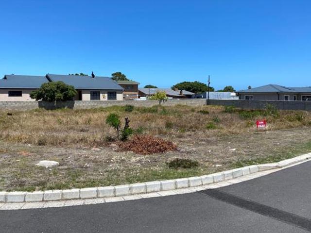 877 m² Land available in Sandbaai