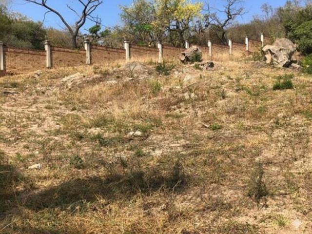 877 m² Land available in Sonheuwel