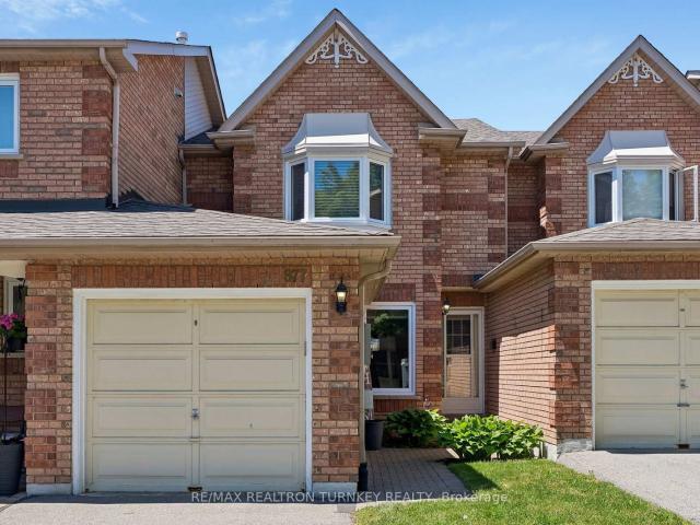 877 Playter Crescent, Newmarket | For Sale @ $647,000 | Condos. Ca
