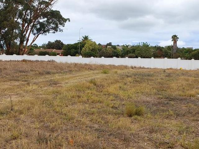878 m² Land available in Darling