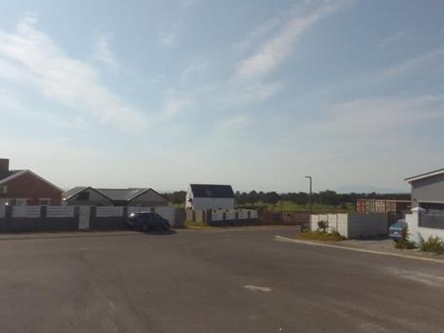 878 m² Land available in Darling