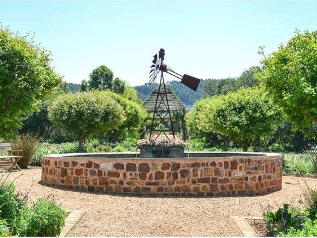 878 m² Land available in St Johns Village