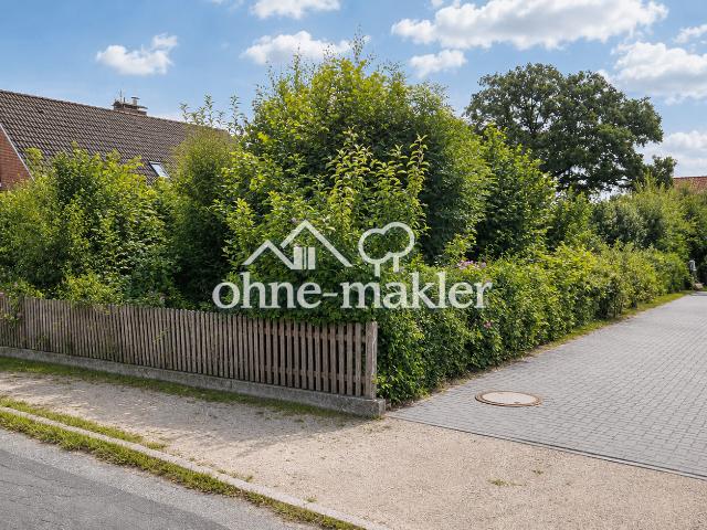 880 m² Baugrundstück ohne Baubindung mit genehmigter Planung für zwei Einfamilienhäuser