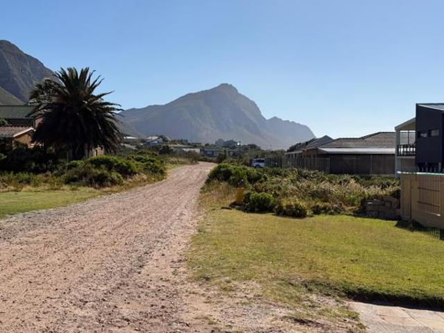 880 m² Land available in Bettys Bay