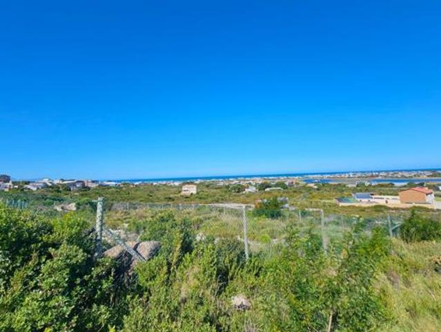 880 m² Land available in Bettys Bay