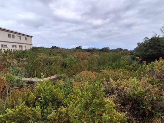 880 m² Land available in Bettys Bay