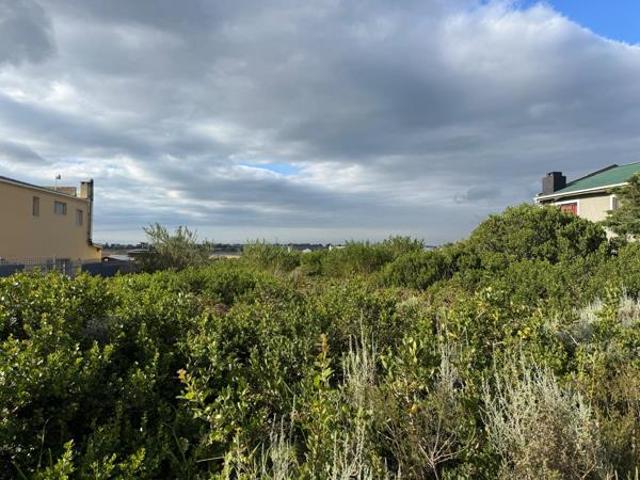 880 m² Land available in Bettys Bay