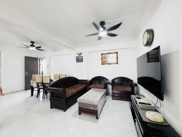 880 Yishun Street 81 HDB Apartment For Sale, $628,000, 3 Bed 2 Bath 1,119 sqft $561.00 psf