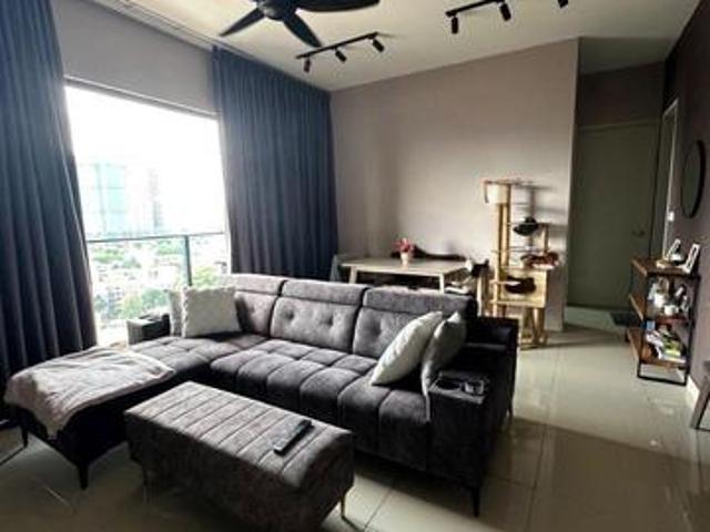 880sqft Walking Distance to LRT Fully Furnished 3 Bedrooms