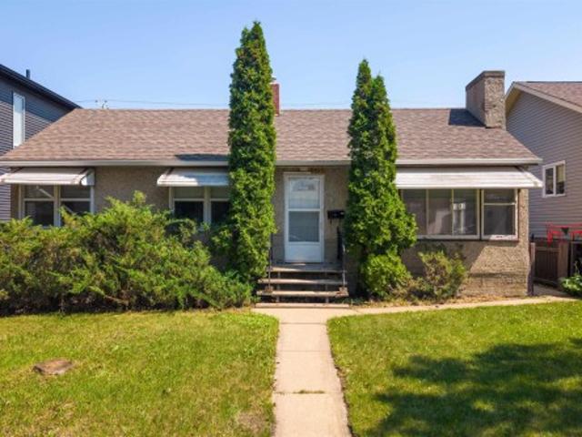 8817 91 Street Nw, Edmonton, AB, T6C 3N3 house for sale | Listing ID E4499 | Royal LePage