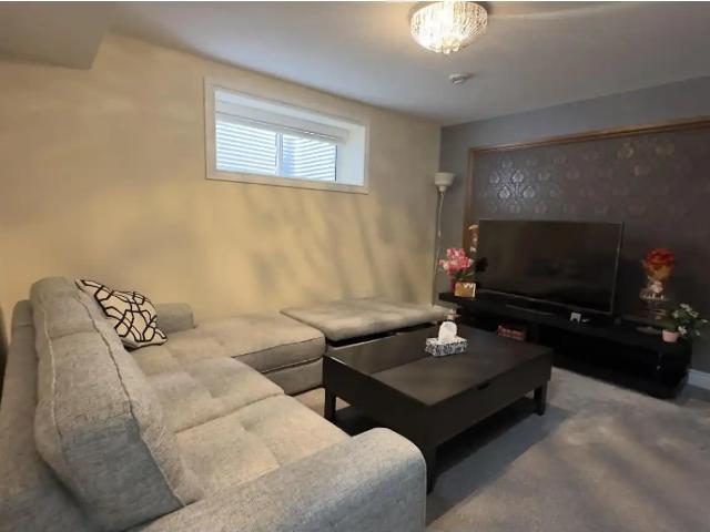 8826 24 AV SW