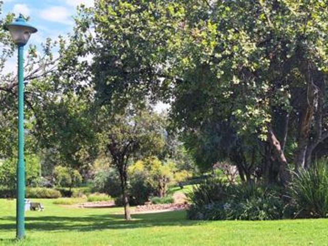 882 m² Land available in Kosmos Ridge