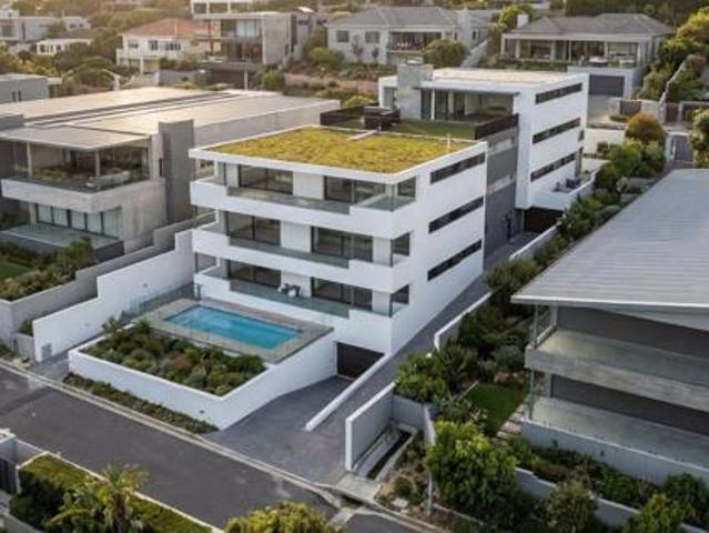 883 m² Land available in Camps Bay