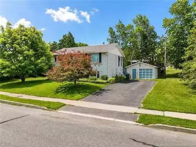 884 Mollins Dr, Saint John, NB, E3M 4L8 house for sale List.