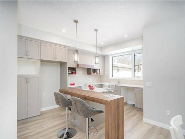 8857 94 ST NW NW Edmonton Alberta