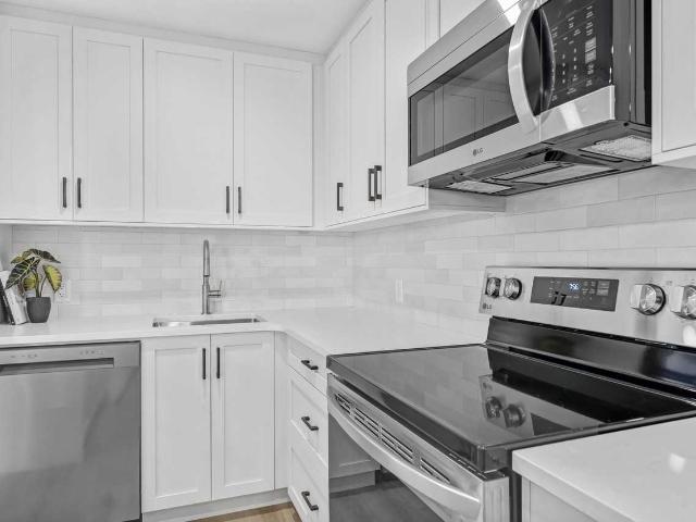 885 887 Somerset Street West 1 Bedroom Apartment for Rent at 887 Somerset St W, Ottawa, ON K1R 6R6 Centretown West