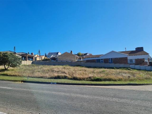 886 m² Land available in Dana Bay