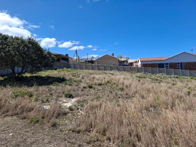 886 m² Land available in Dana Bay