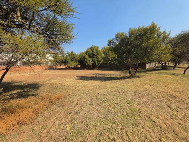887 m² Land available in Xanadu