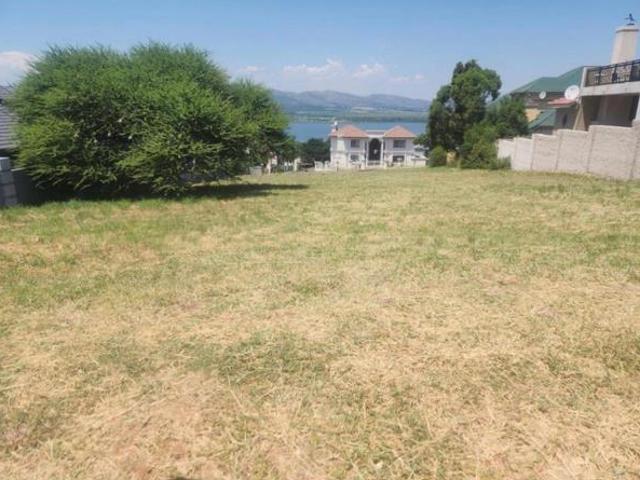 888 m² Land available in Kosmos
