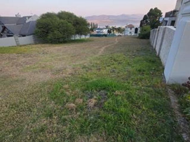 888 m² Land available in Kosmos Ridge Estate