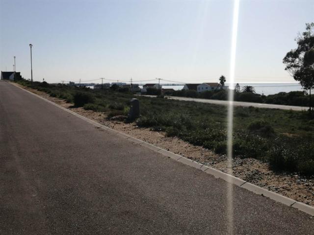 889 m² Land available in Britannica Heights
