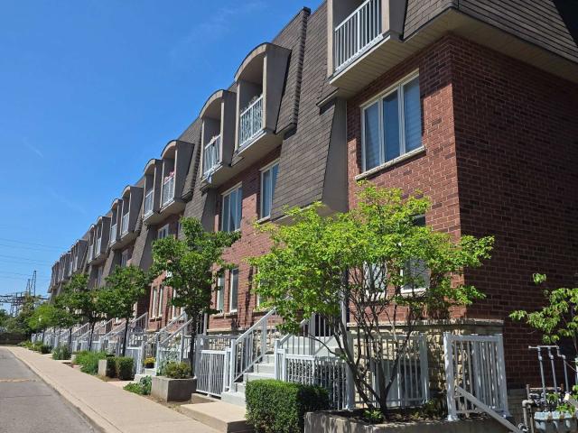 88 65 Turntable Crescent, Toronto | 3Beds/2Bath, Townhouse, $2,800/mo | Condos. Ca