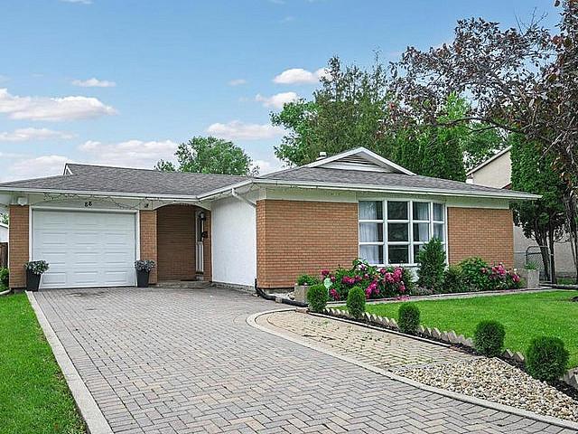 88 Wadham Bay Winnipeg, Manitoba