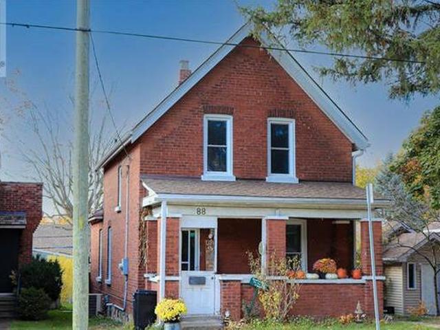 88 WALNUT Street Paris Ontario
