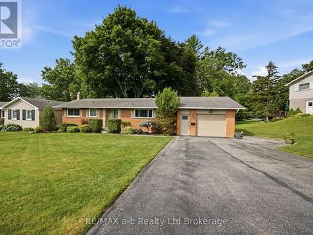 88 Hillside Avenue, Norfolk Delhi, ON, N4B 1Y3 house for sale | Listing ID X13554 | Royal LePage
