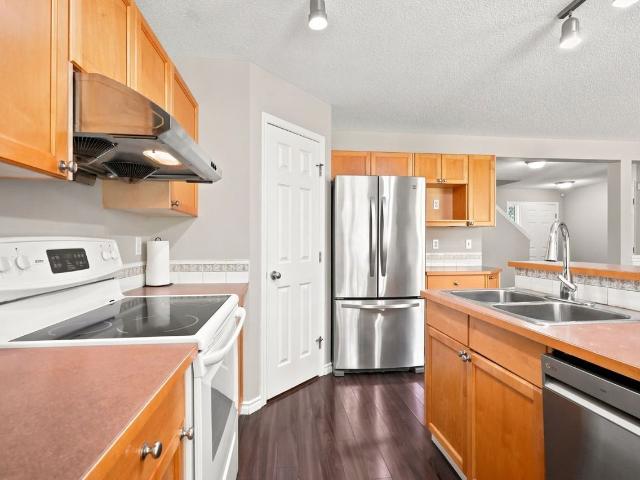 88 Rockyledge Cres Nw 3 Bedroom Apartment for Rent at 88 Rockyledge Cres Nw, Calgary, AB T3G 5M9 Rock Ridge