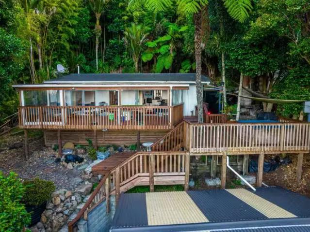 894 West Coast Road, Waiatarua, Waitakere City