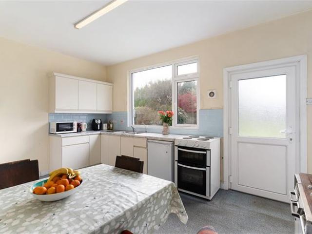 895,000 | 10 Wynberg Park, Blackrock, Co. Dublin Sherry FitzGerald Blackrock 4967 MyHome. Ie Residential