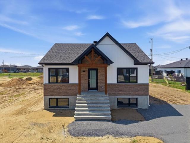 895 Rue Du Campanile, Drummondville, QC, J2B 8Z5 house for sale | Listing ID 17558 | Royal LePage