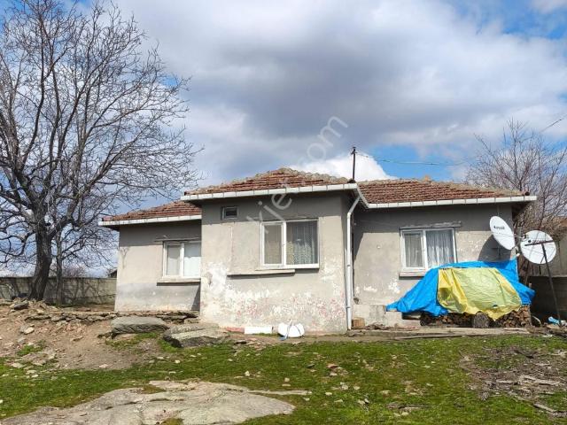 895m² İmarlı Arsa İçerisinde Köy Evi