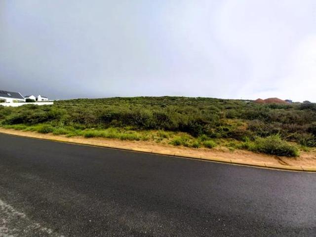 897 m² Land available in Britanica Heights