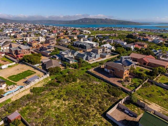898 m² Land available in Myburgh Park