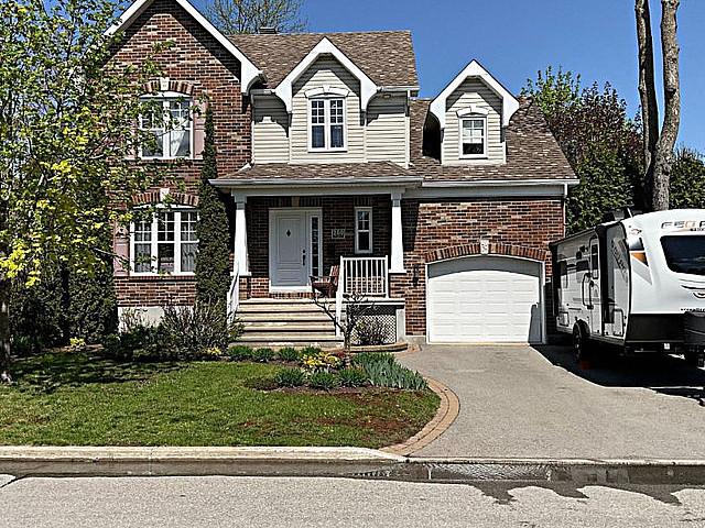 899 000$ Maison 2 étages à Vendre à Blainville