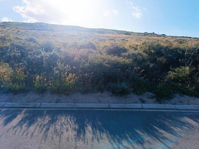 899 m² Land available in St Helena Views