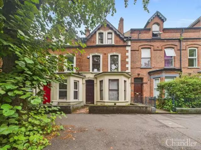89 University Avenue