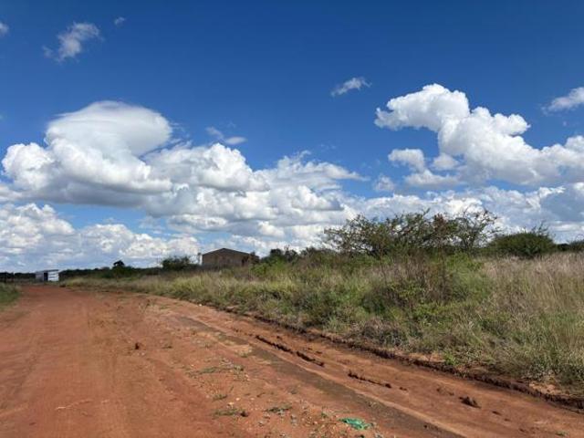 8.5 ha Land available in Kalkfontein AH