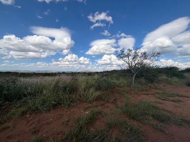 8.5 ha Land available in Kalkfontein AH