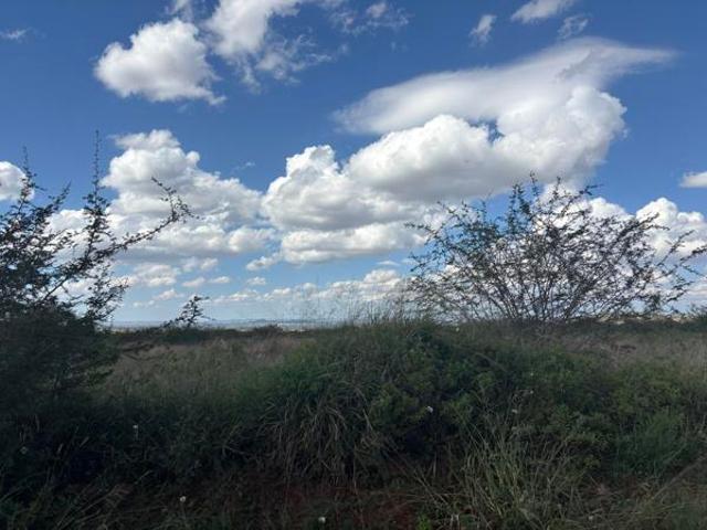 8.5 ha Land available in Kalkfontein AH
