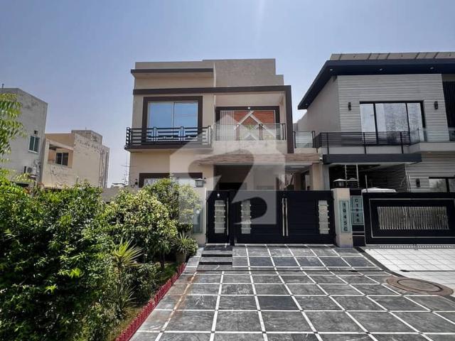 8 Marla Modern Design Slightly Used Well Maintained House