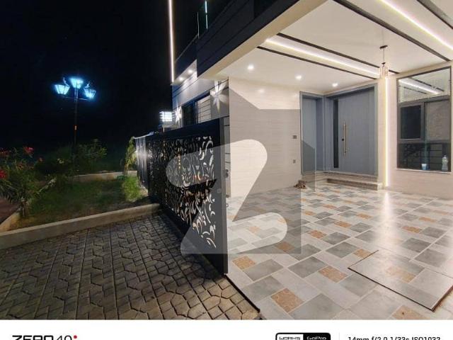 8 Marla Beautiful Designer House For Sale