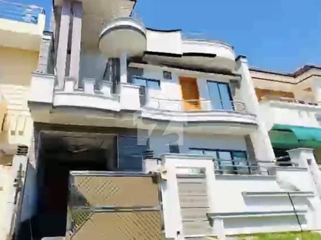 8 marla beautiful house available for sale