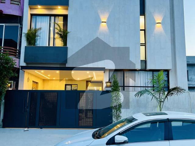 8 Marla Beautiful House For Sale