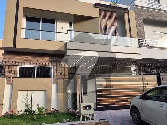 8 Marla Beautiful House For Sale