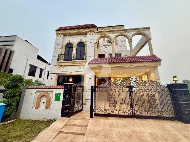 8 Marla Beautiful House For Sale in Bahria Orchard Lahore
