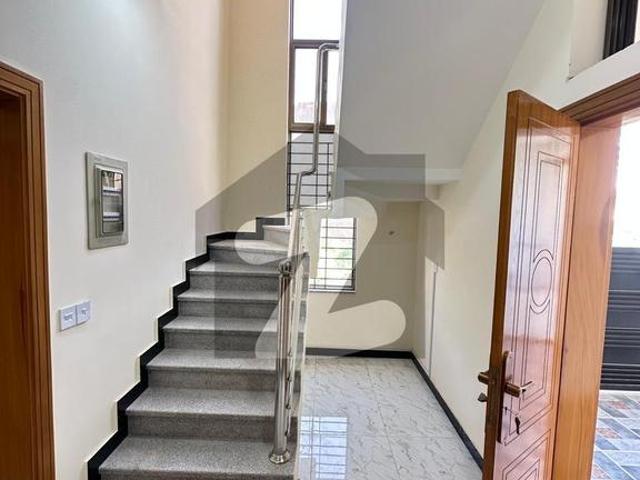 8 marla bouble unit corner house available for sale in Banigala Bani Gala